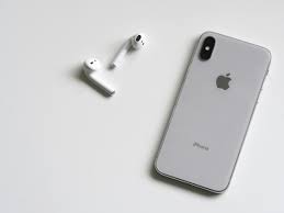 Apple iPhone 14 Pro Max and apple earbuds